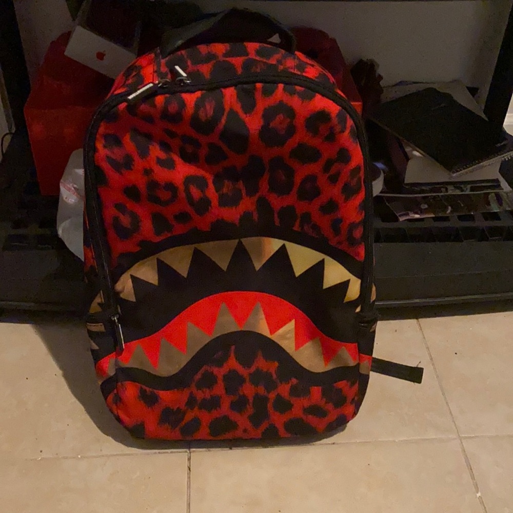 I am selling a Running Tiger bag for cheap